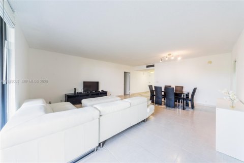 Снять в аренду кондоминиум в Ки-Бискейн, Флорида 3 спальни, 148.64м2, № 1987460 - фото 11