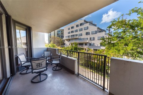 Снять в аренду кондоминиум в Ки-Бискейн, Флорида 3 спальни, 148.64м2, № 1987460 - фото 2