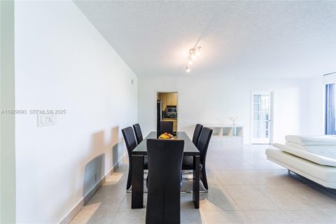 Снять в аренду кондоминиум в Ки-Бискейн, Флорида 3 спальни, 148.64м2, № 1987460 - фото 6