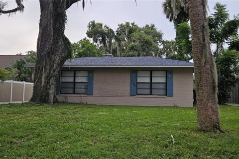 House in Leesburg, Florida 2 bedrooms, 120.4 sq.m. № 1829395 - photo 1