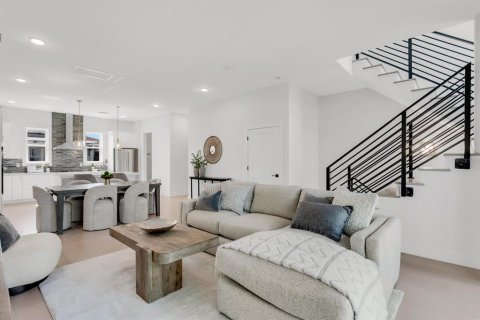Townhouse in Saint Petersburg, Florida 3 bedrooms, 189.43 sq.m. № 1810275 - photo 5