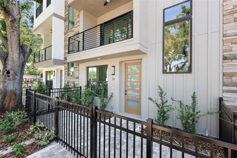 Townhouse in Saint Petersburg, Florida 3 bedrooms, 189.43 sq.m. № 1810275 - photo 4