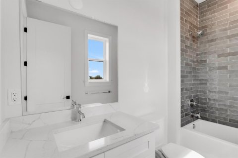 Townhouse in Saint Petersburg, Florida 3 bedrooms, 189.43 sq.m. № 1810275 - photo 17