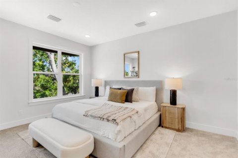 Townhouse in Saint Petersburg, Florida 3 bedrooms, 189.43 sq.m. № 1810275 - photo 12