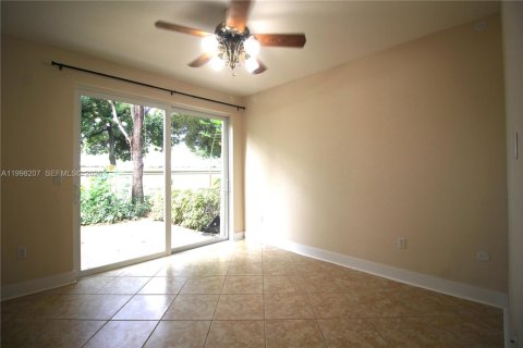 Condo in Margate, Florida, 2 bedrooms  № 2063484 - photo 7