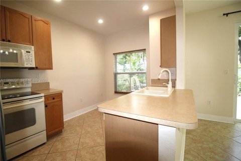 Condo in Margate, Florida, 2 bedrooms  № 2063484 - photo 10