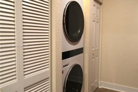 Condo in Margate, Florida, 2 bedrooms  № 2063484 - photo 16