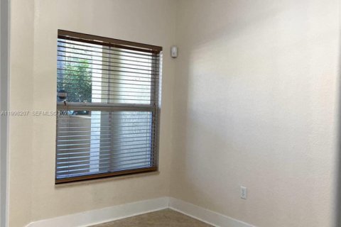 Condo in Margate, Florida, 2 bedrooms  № 2063484 - photo 12