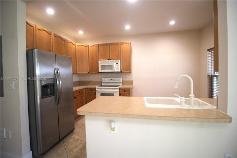 Condo in Margate, Florida, 2 bedrooms  № 2063484 - photo 9
