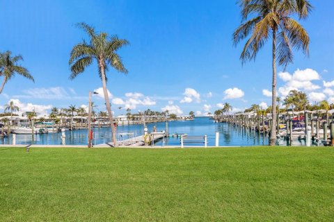 House in Longboat Key, Florida 2 bedrooms, 129.97 sq.m. № 1900978 - photo 30