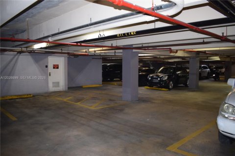 Condo in Miami, Florida, 1 bedroom  № 2077396 - photo 30