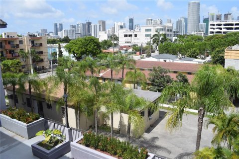 Condo in Miami, Florida, 1 bedroom  № 2077396 - photo 24