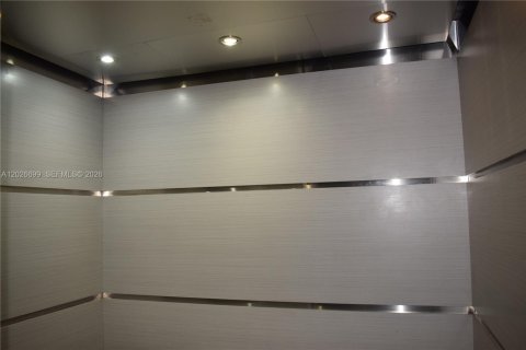 Condo in Miami, Florida, 1 bedroom  № 2077396 - photo 29