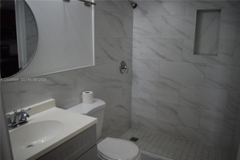Condo in Miami, Florida, 1 bedroom  № 2077396 - photo 10