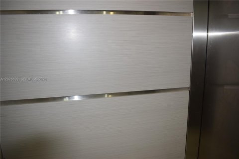 Condo in Miami, Florida, 1 bedroom  № 2077396 - photo 27