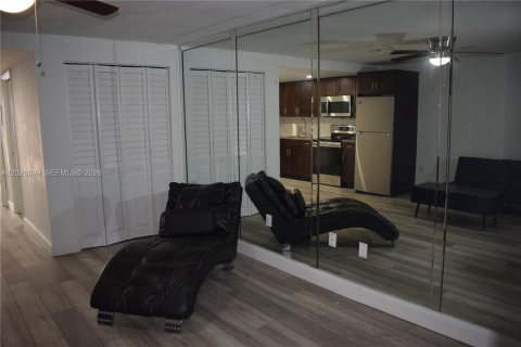 Condo in Miami, Florida, 1 bedroom  № 2077396 - photo 16