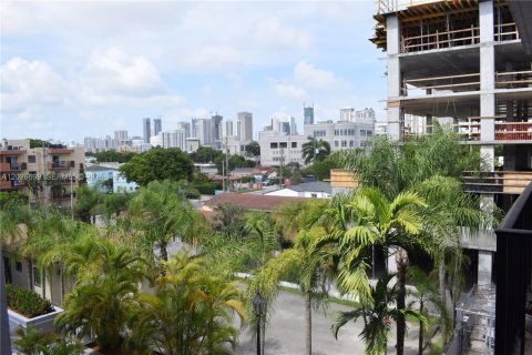 Condo in Miami, Florida, 1 bedroom  № 2077396 - photo 21