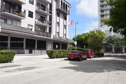 Condo in Miami, Florida, 1 bedroom № 2077396