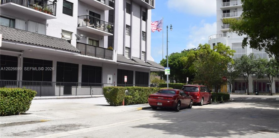 Condo in Miami, Florida, 1 bedroom  № 2077396