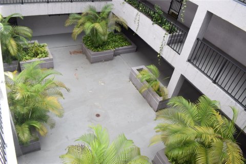 Condo in Miami, Florida, 1 bedroom  № 2077396 - photo 20