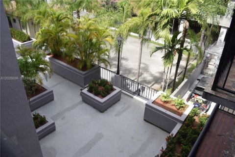 Condo in Miami, Florida, 1 bedroom  № 2077396 - photo 22
