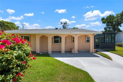 Villa ou maison à vendre à Sarasota, Floride: 4 chambres, 153.66 m2 № 1535689 - photo 2