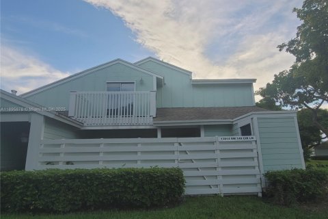 Снять в аренду таунхаус в Майами, Флорида 2 спальни, 111.48м2, № 1949544 - фото 3