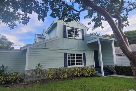 Снять в аренду таунхаус в Майами, Флорида 2 спальни, 111.48м2, № 1949544 - фото 13