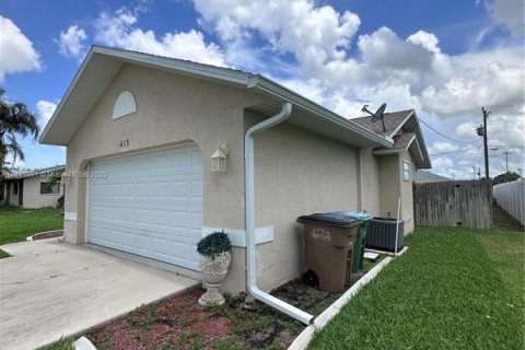 House in Cape Coral, Florida 3 bedrooms № 1845912 - photo 4