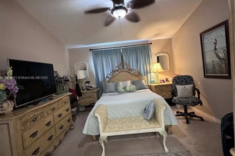 House in Cape Coral, Florida 3 bedrooms № 1845912 - photo 16