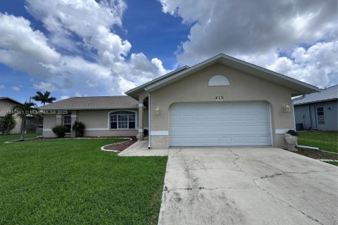 House in Cape Coral, Florida 3 bedrooms № 1845912 - photo 2