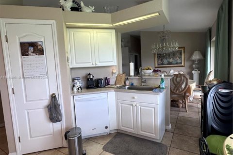 House in Cape Coral, Florida 3 bedrooms № 1845912 - photo 14