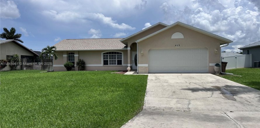 House in Cape Coral, Florida 3 bedrooms № 1845912