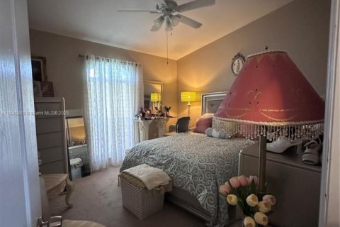 House in Cape Coral, Florida 3 bedrooms № 1845912 - photo 18