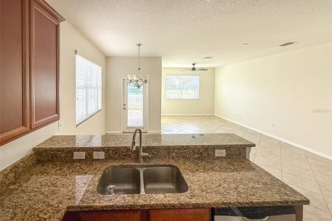 Touwnhouse à louer à Hudson, Floride: 3 chambres, 166.02 m2 № 2401201 - photo 5