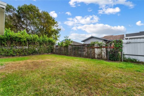 Townhouse in Miami, Florida 3 bedrooms, 105.91 sq.m. № 2067699 - photo 20