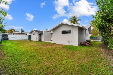 Townhouse in Miami, Florida 3 bedrooms, 105.91 sq.m. № 2067699 - photo 22