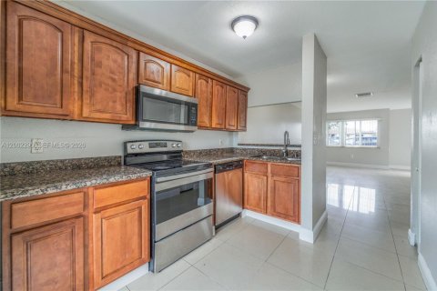 Townhouse in Miami, Florida 3 bedrooms, 105.91 sq.m. № 2067699 - photo 2