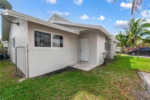 Townhouse in Miami, Florida 3 bedrooms, 105.91 sq.m. № 2067699 - photo 3