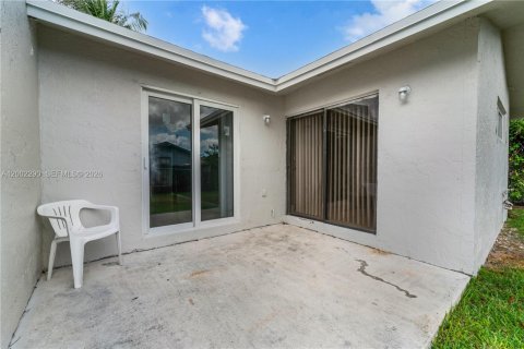 Townhouse in Miami, Florida 3 bedrooms, 105.91 sq.m. № 2067699 - photo 18