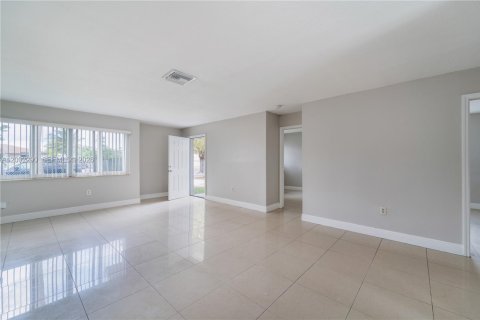 Townhouse in Miami, Florida 3 bedrooms, 105.91 sq.m. № 2067699 - photo 16