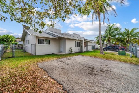 Townhouse in Miami, Florida 3 bedrooms, 105.91 sq.m. № 2067699 - photo 4