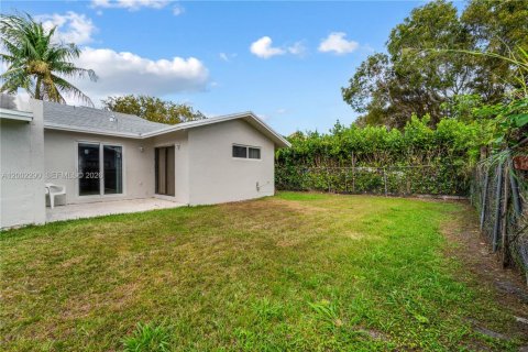 Townhouse in Miami, Florida 3 bedrooms, 105.91 sq.m. № 2067699 - photo 19