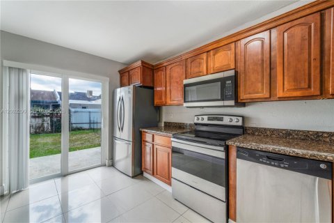 Townhouse in Miami, Florida 3 bedrooms, 105.91 sq.m. № 2067699