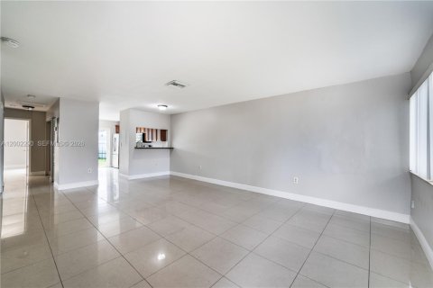Townhouse in Miami, Florida 3 bedrooms, 105.91 sq.m. № 2067699 - photo 17