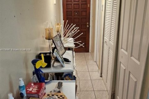Condo in Miami, Florida, 2 bedrooms  № 1818778 - photo 3