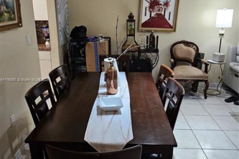 Condo in Miami, Florida, 2 bedrooms  № 1818778 - photo 5