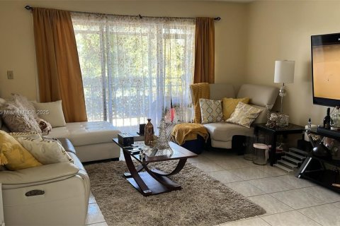 Condo in Miami, Florida, 2 bedrooms  № 1818778 - photo 2