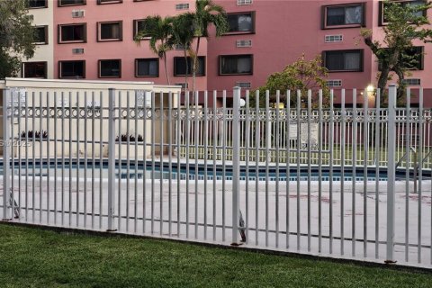 Condo in Miami, Florida, 2 bedrooms  № 1818778 - photo 10