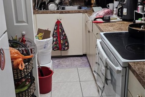Condo in Miami, Florida, 2 bedrooms  № 1818778 - photo 4